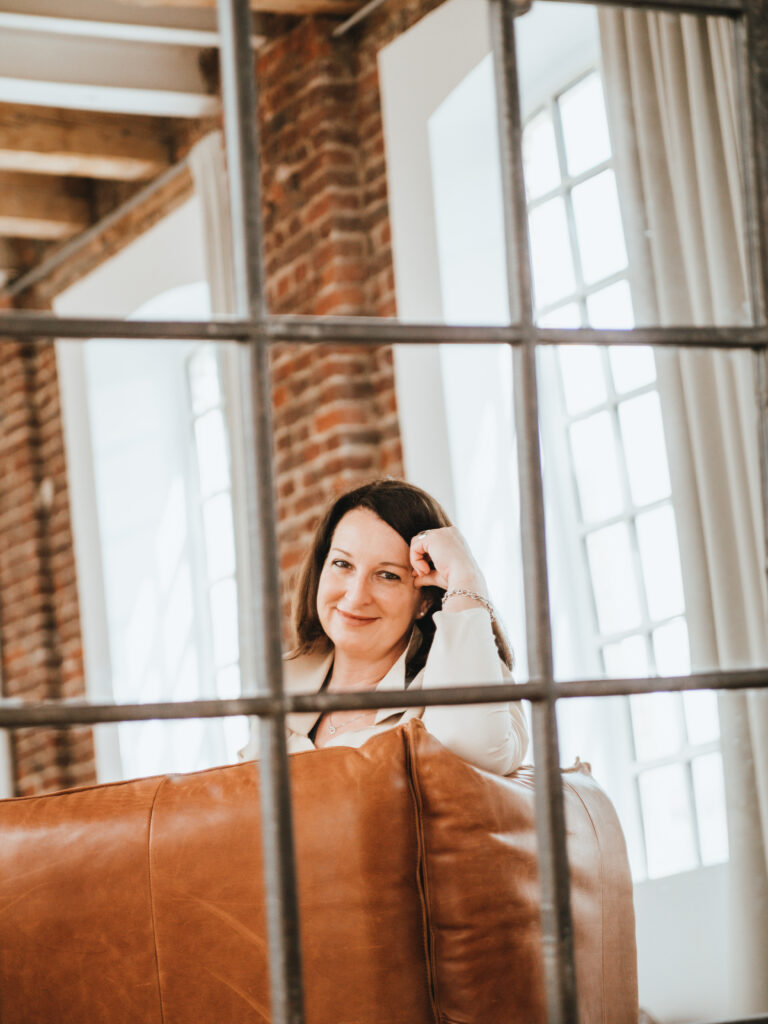 Katja Demming Lederstuhl Spiegel